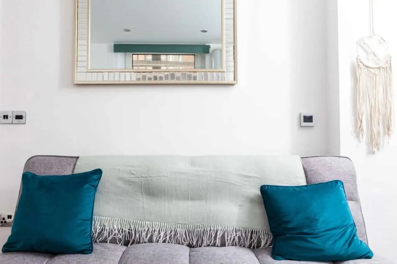 Relaxing Oasis Apartment By The Sea - Double And Sofa Bed Brighton